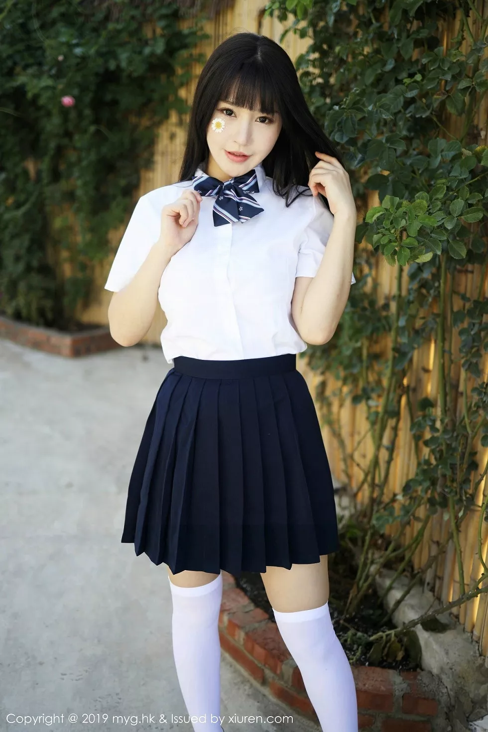 [MyGirl美媛馆]Vol.394_女神Flower朱可儿大理旅拍户外学生装大胆撩裙诱惑写真54P
