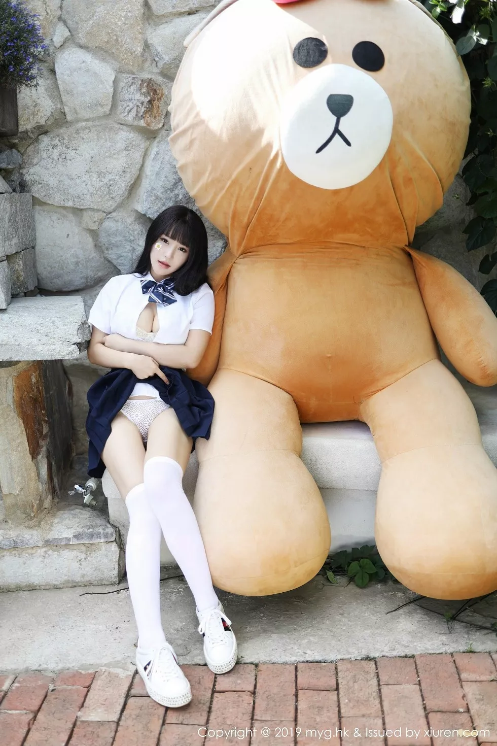 [MyGirl美媛馆]Vol.394_女神Flower朱可儿大理旅拍户外学生装大胆撩裙诱惑写真54P