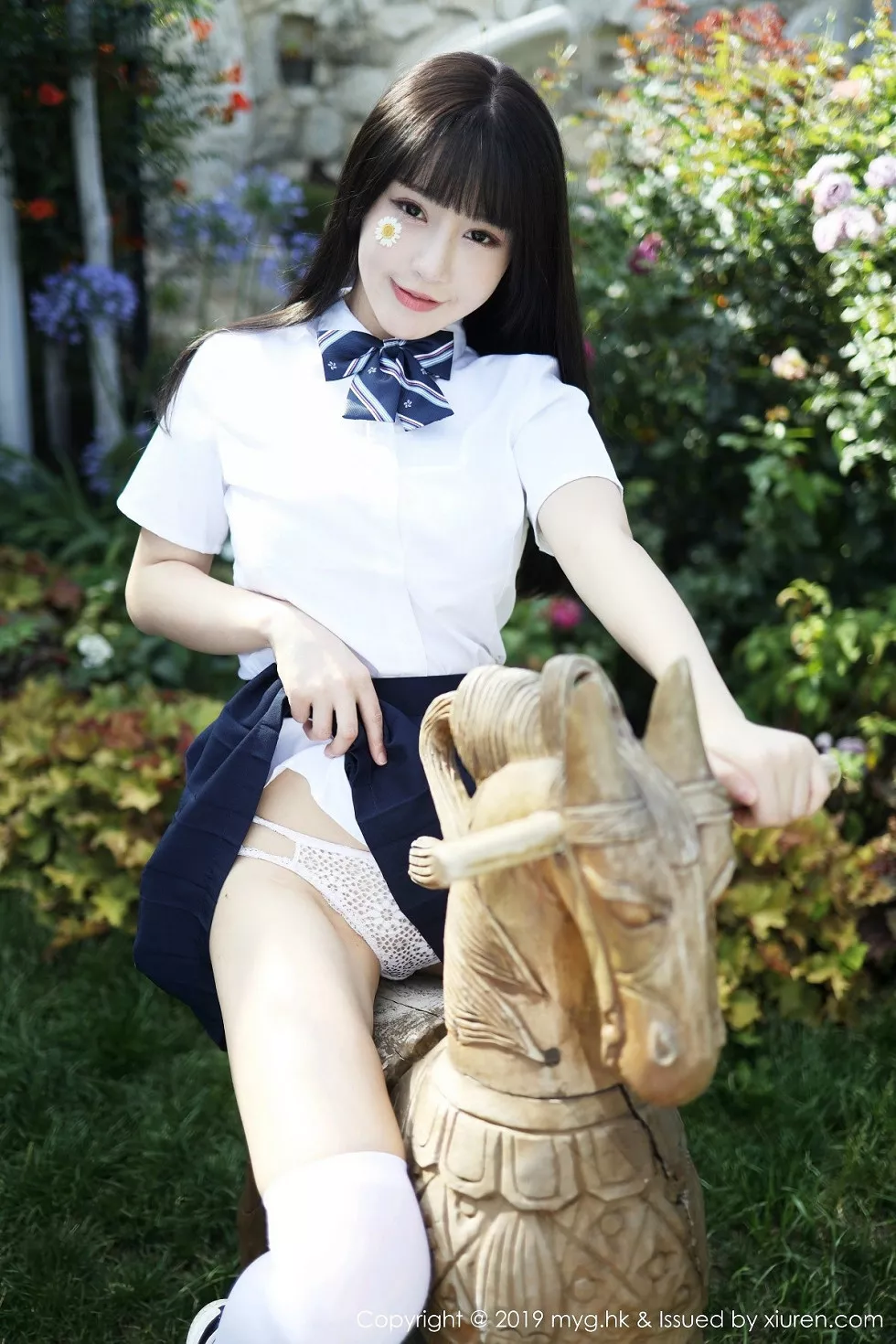 [MyGirl美媛馆]Vol.394_女神Flower朱可儿大理旅拍户外学生装大胆撩裙诱惑写真54P
