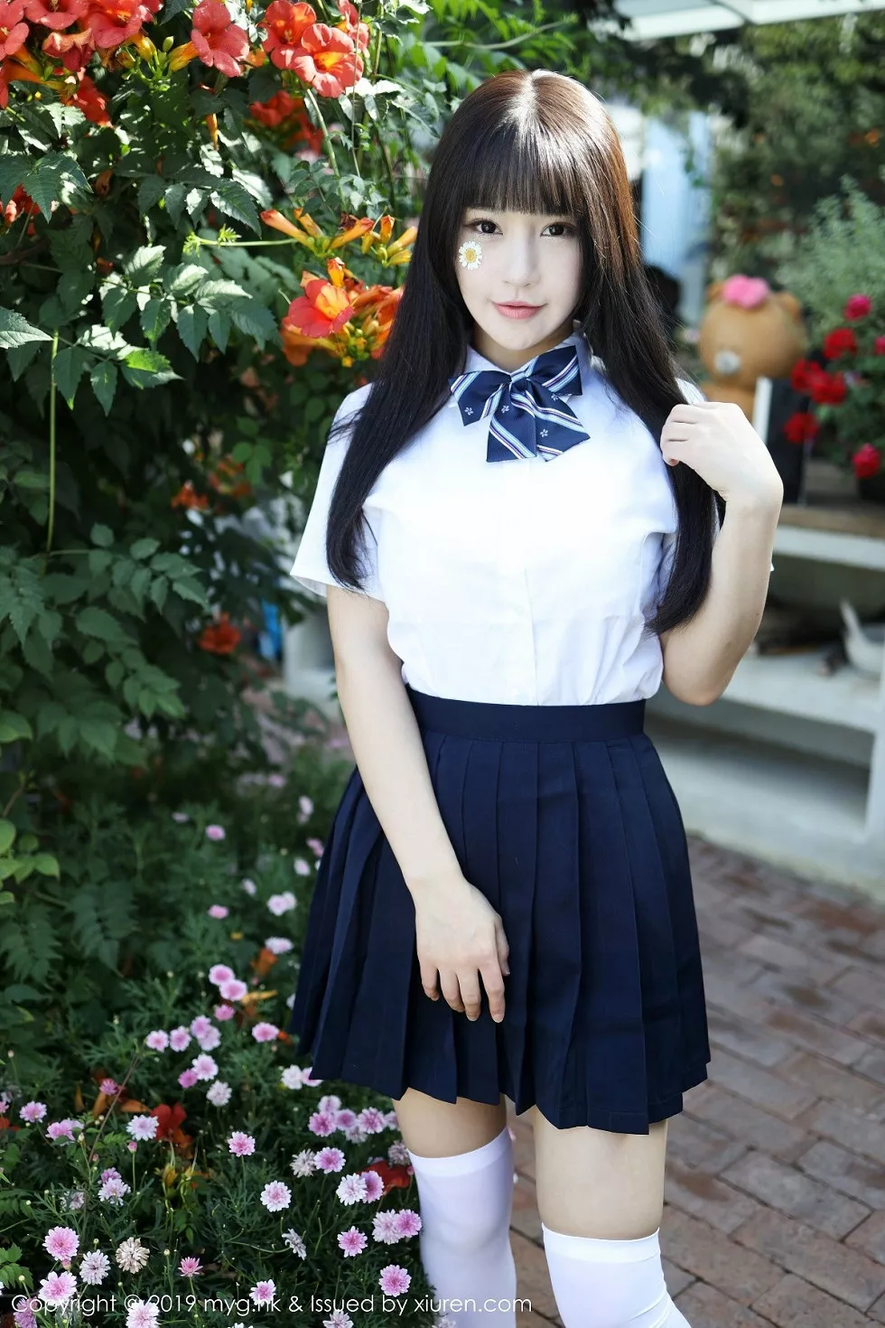 [MyGirl美媛馆]Vol.394_女神Flower朱可儿大理旅拍户外学生装大胆撩裙诱惑写真54P