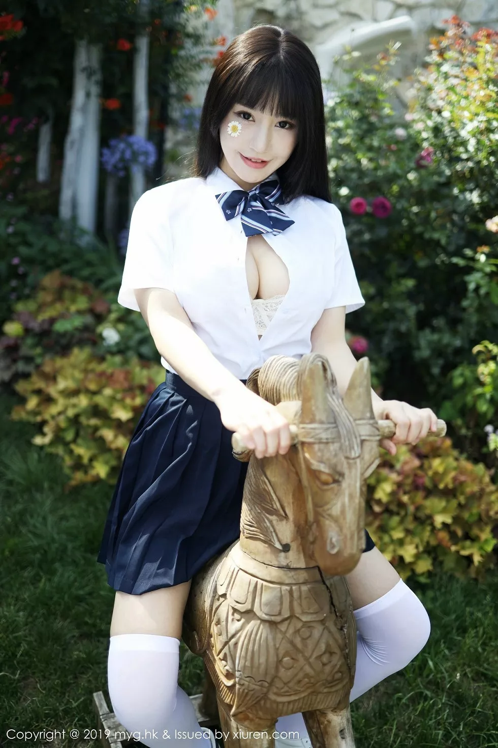 [MyGirl美媛馆]Vol.394_女神Flower朱可儿大理旅拍户外学生装大胆撩裙诱惑写真54P