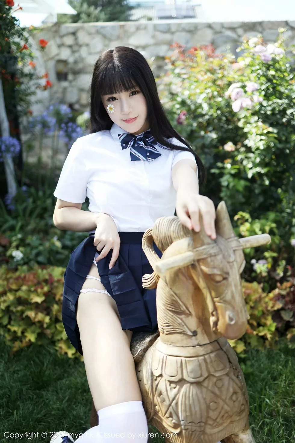[MyGirl美媛馆]Vol.394_女神Flower朱可儿大理旅拍户外学生装大胆撩裙诱惑写真54P