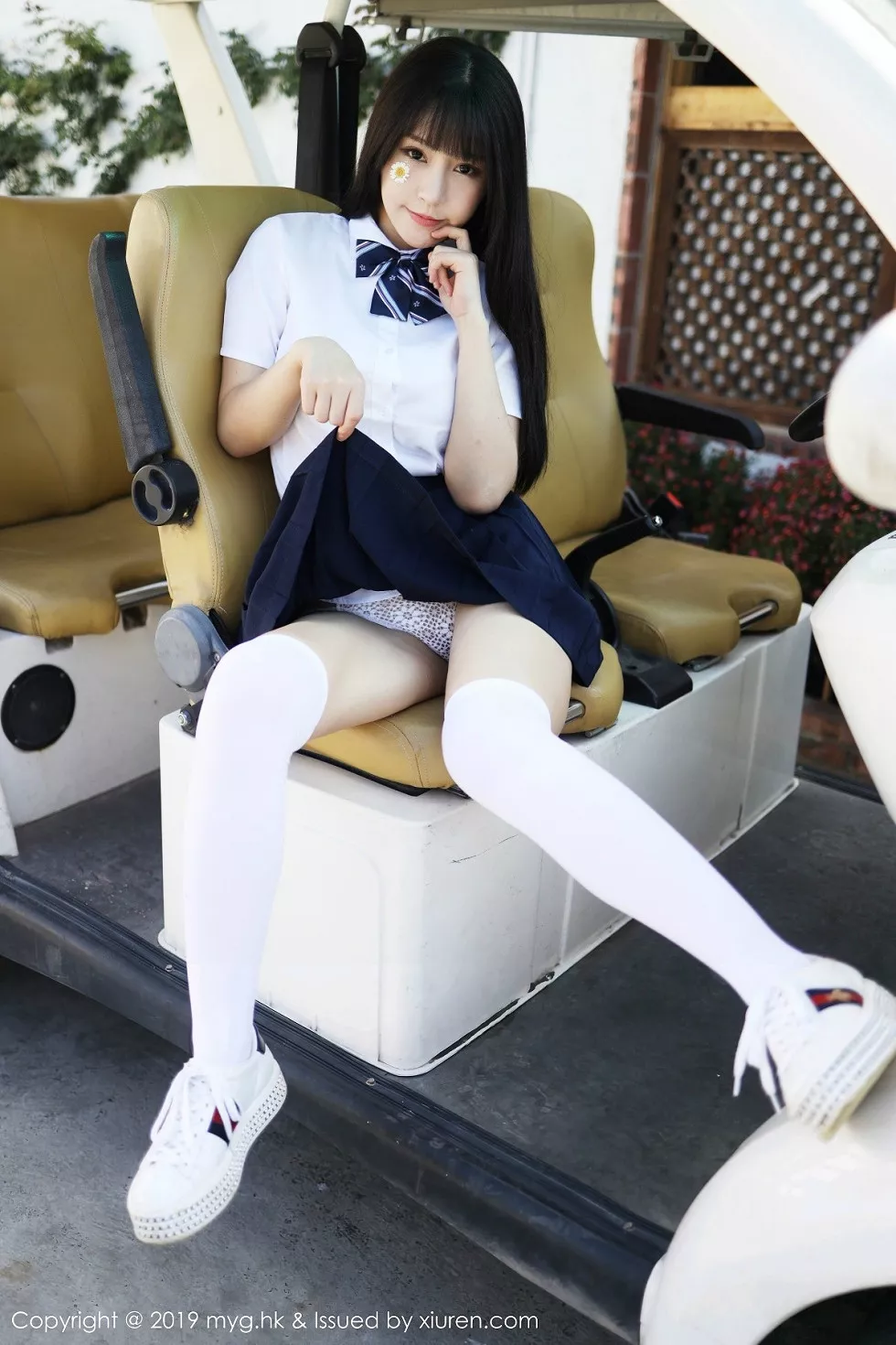 [MyGirl美媛馆]Vol.394_女神Flower朱可儿大理旅拍户外学生装大胆撩裙诱惑写真54P