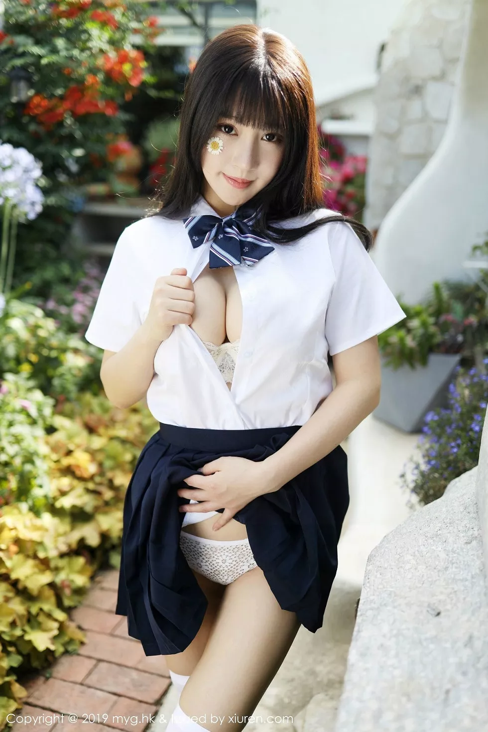 [MyGirl美媛馆]Vol.394_女神Flower朱可儿大理旅拍户外学生装大胆撩裙诱惑写真54P
