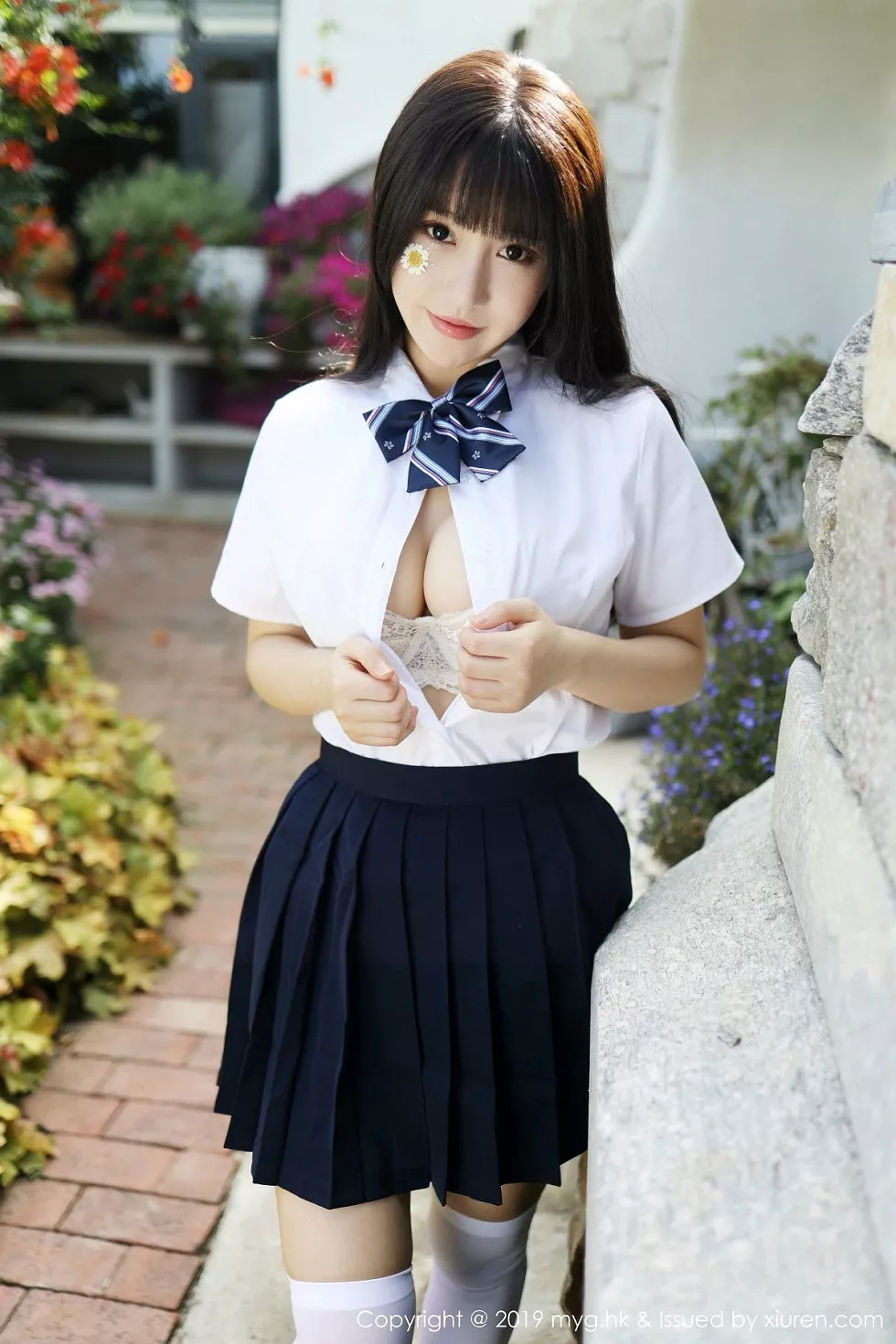 [MyGirl美媛馆]Vol.394_女神Flower朱可儿大理旅拍户外学生装大胆撩裙诱惑写真54P