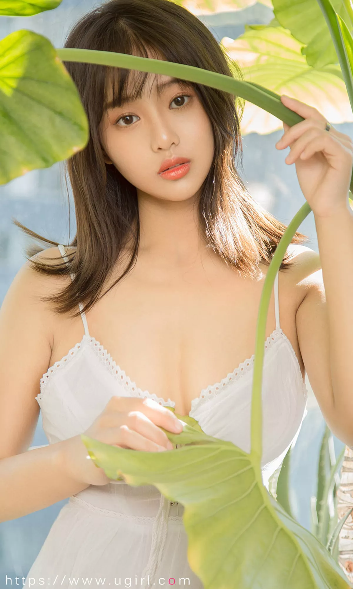 [Ugirls爱尤物]No.1628_嫩模袁圆私房黑色蕾丝缕空内衣配黑丝网袜撩人诱惑写真35P