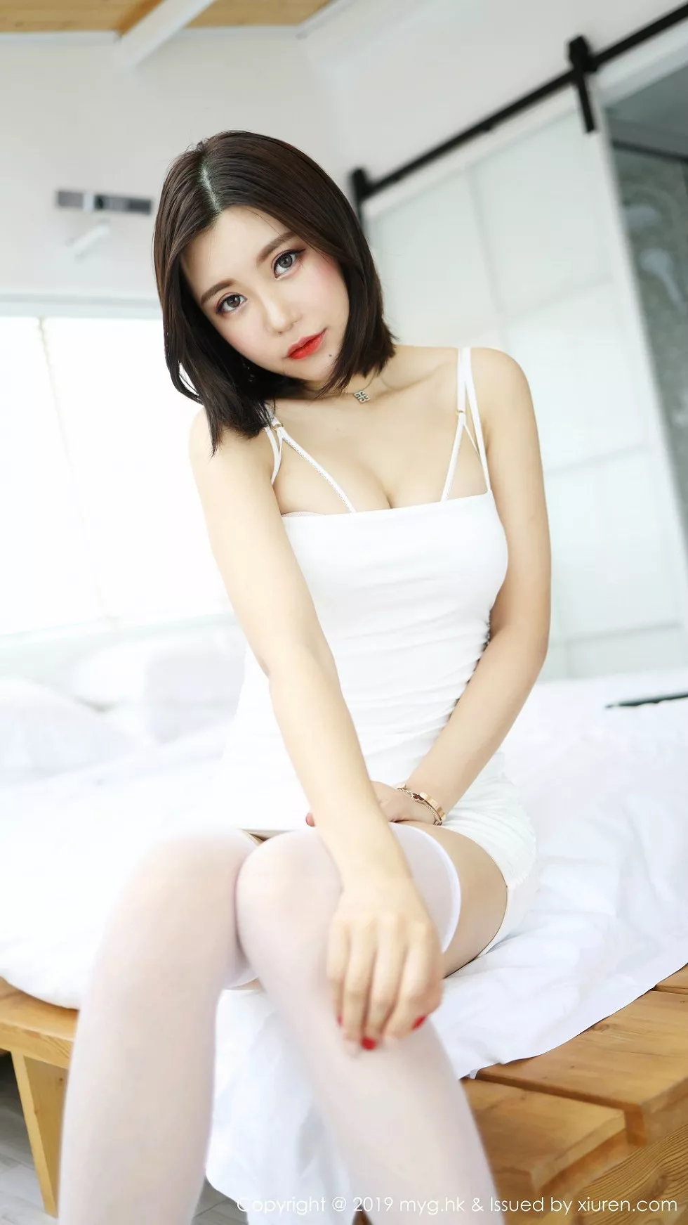 [MyGirl美媛馆]Vol.401_嫩模绮里嘉ula私房蕾丝镂空内衣配白丝袜秀白嫩肌肤诱惑写真40P