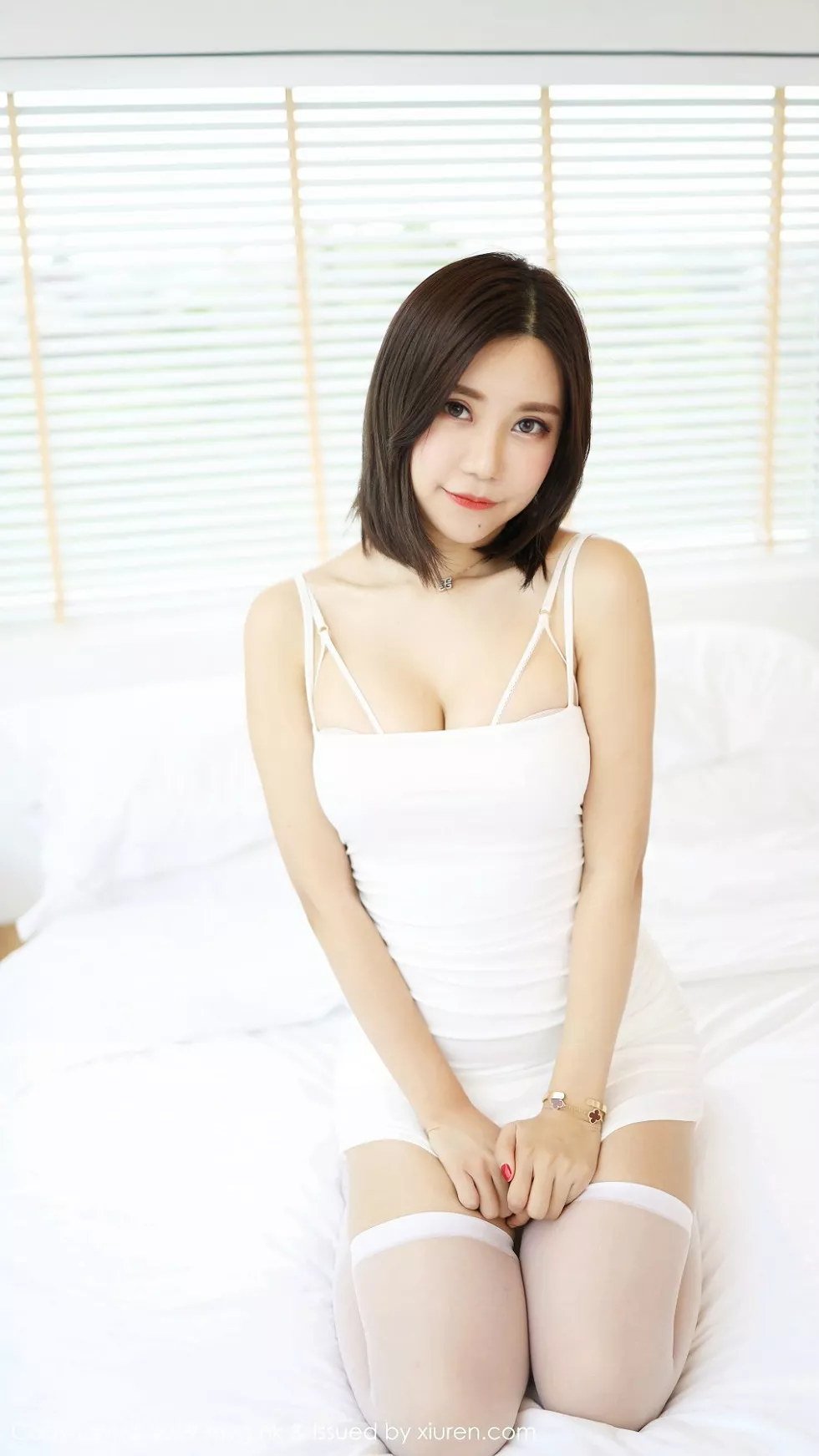 [MyGirl美媛馆]Vol.401_嫩模绮里嘉ula私房蕾丝镂空内衣配白丝袜秀白嫩肌肤诱惑写真40P