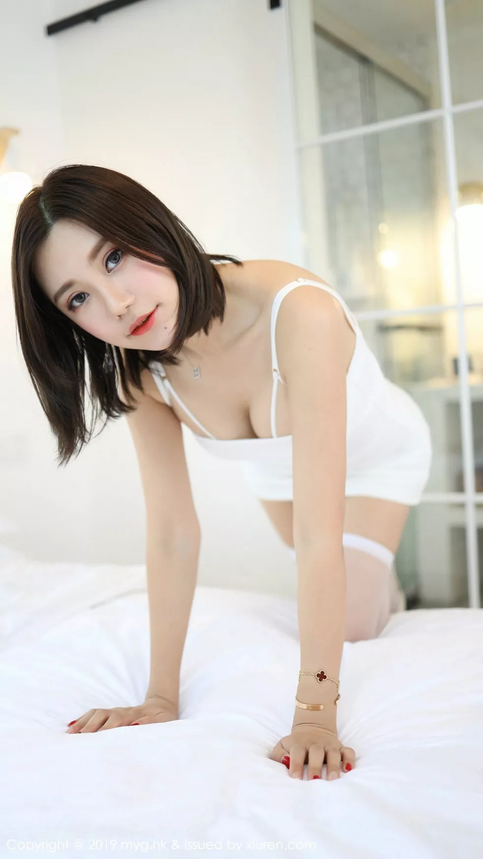 [MyGirl美媛馆]Vol.401_嫩模绮里嘉ula私房蕾丝镂空内衣配白丝袜秀白嫩肌肤诱惑写真40P