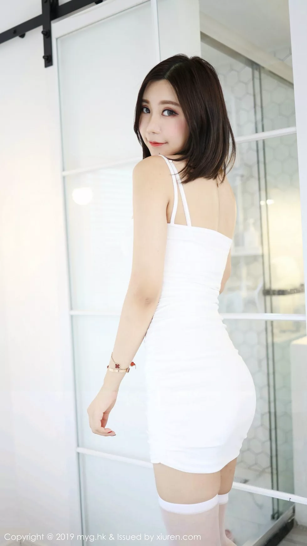 [MyGirl美媛馆]Vol.401_嫩模绮里嘉ula私房蕾丝镂空内衣配白丝袜秀白嫩肌肤诱惑写真40P