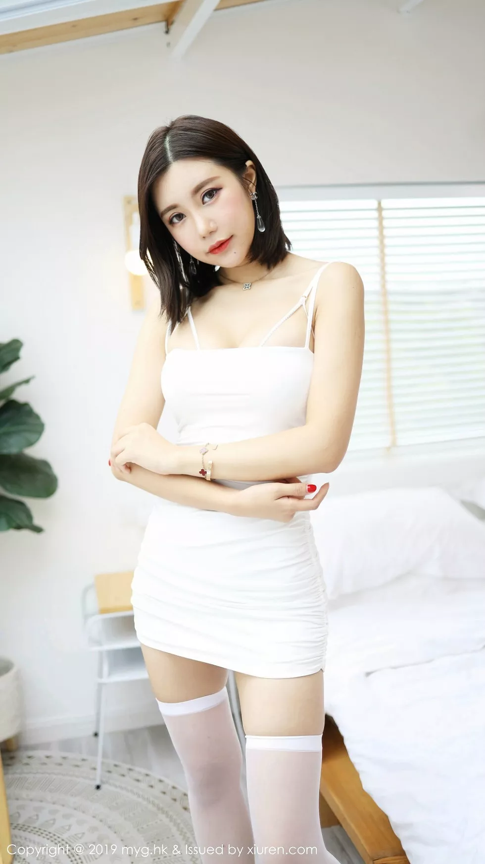 [MyGirl美媛馆]Vol.401_嫩模绮里嘉ula私房蕾丝镂空内衣配白丝袜秀白嫩肌肤诱惑写真40P