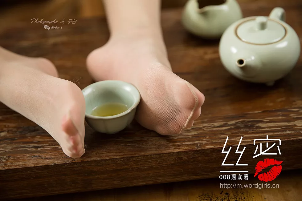 [Toutiao头条女神]No.S009_嫩模JennyR私房旗袍装配肉丝袜秀美腿玉足性感写真59P