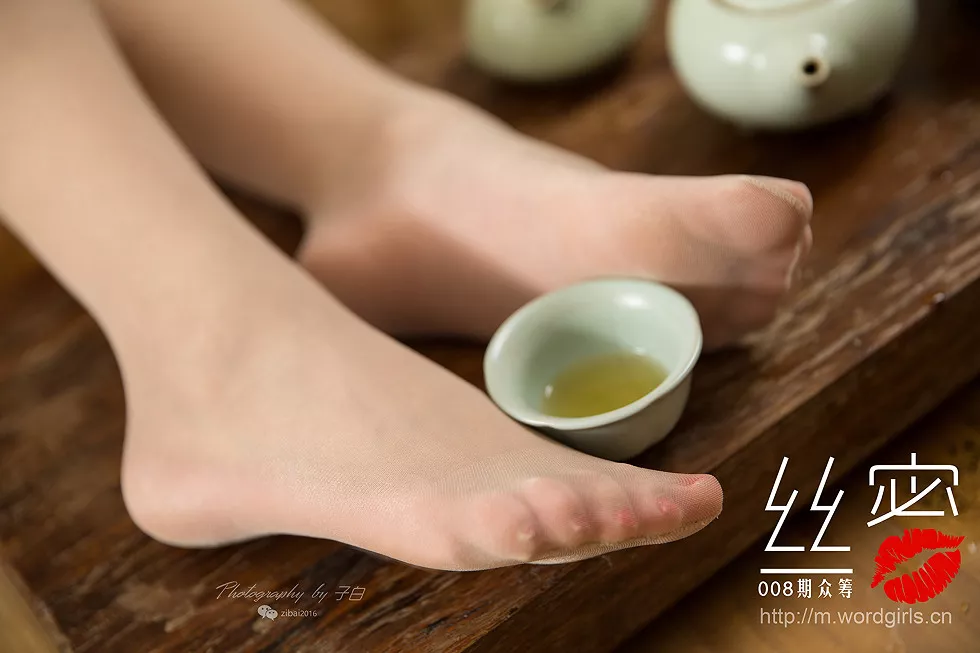 [Toutiao头条女神]No.S009_嫩模JennyR私房旗袍装配肉丝袜秀美腿玉足性感写真59P