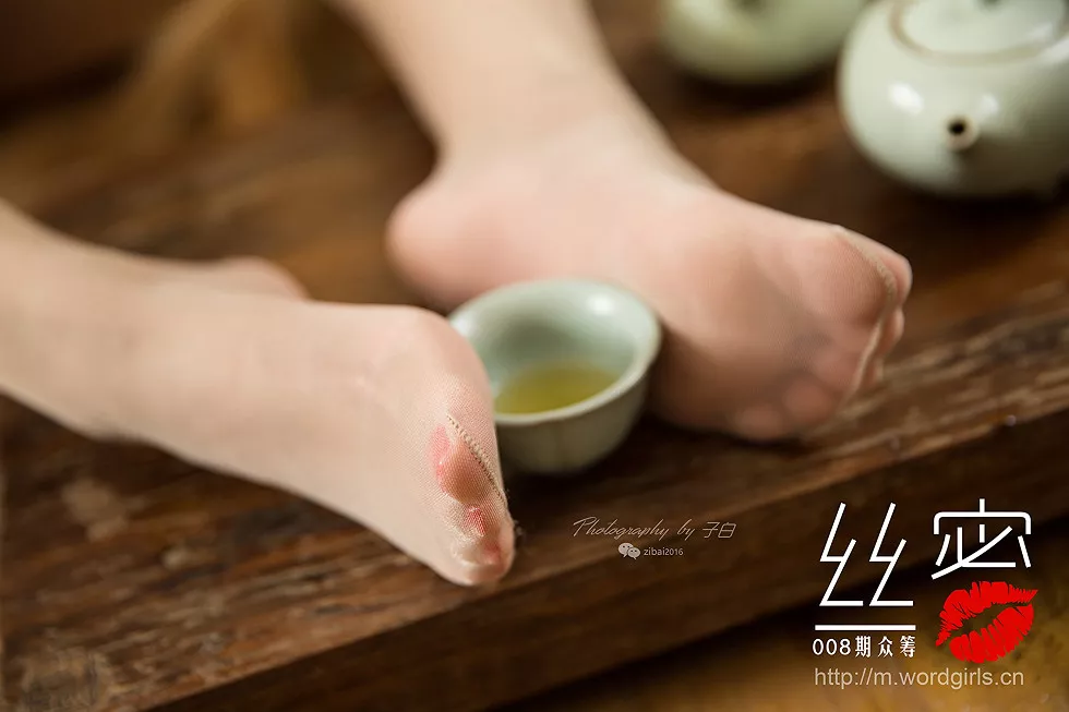 [Toutiao头条女神]No.S009_嫩模JennyR私房旗袍装配肉丝袜秀美腿玉足性感写真59P