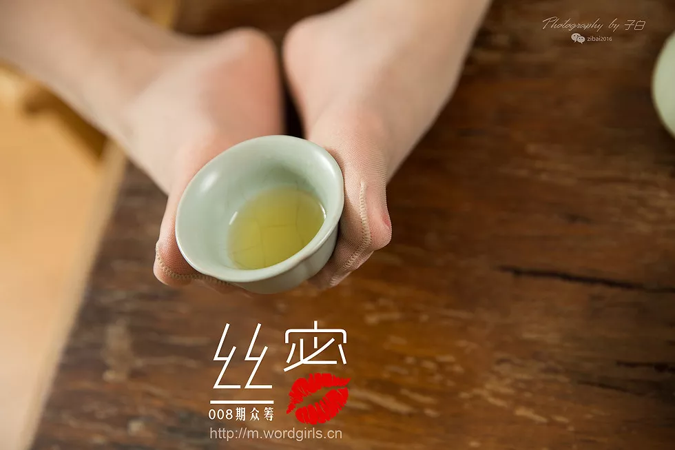[Toutiao头条女神]No.S009_嫩模JennyR私房旗袍装配肉丝袜秀美腿玉足性感写真59P