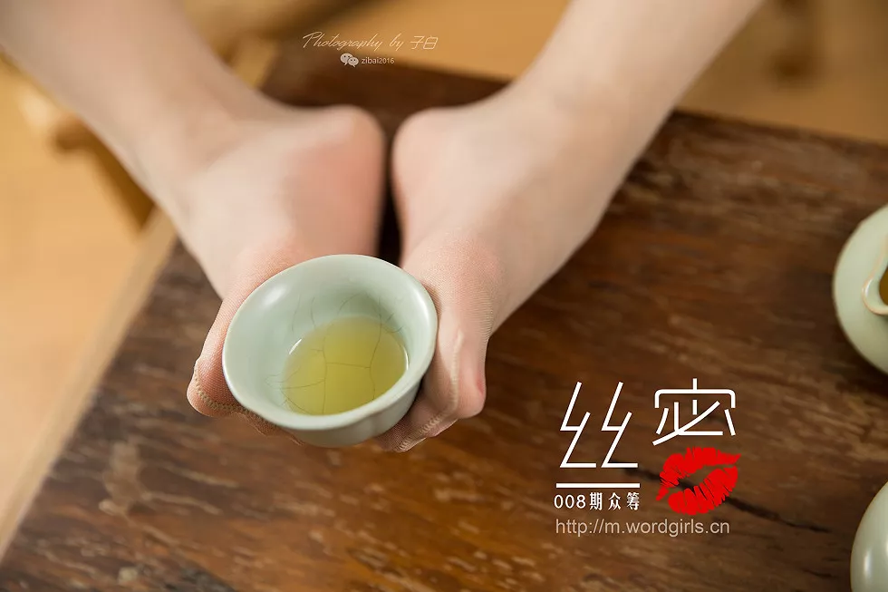 [Toutiao头条女神]No.S009_嫩模JennyR私房旗袍装配肉丝袜秀美腿玉足性感写真59P