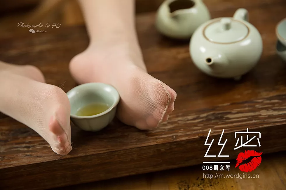 [Toutiao头条女神]No.S009_嫩模JennyR私房旗袍装配肉丝袜秀美腿玉足性感写真59P