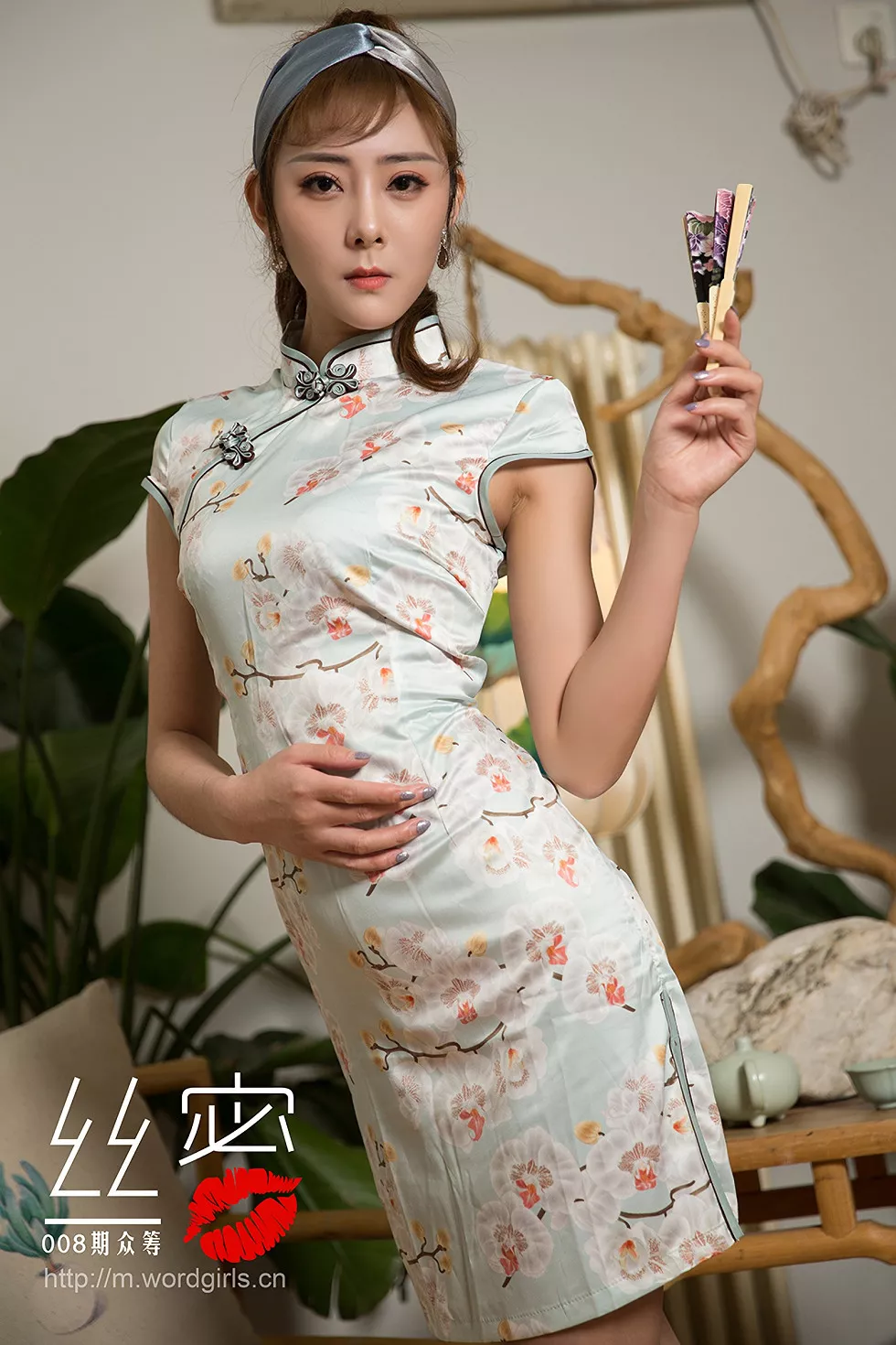[Toutiao头条女神]No.S010_嫩模莫晓希私房古韵旗袍配超薄肉丝袜惹火诱惑写真20P