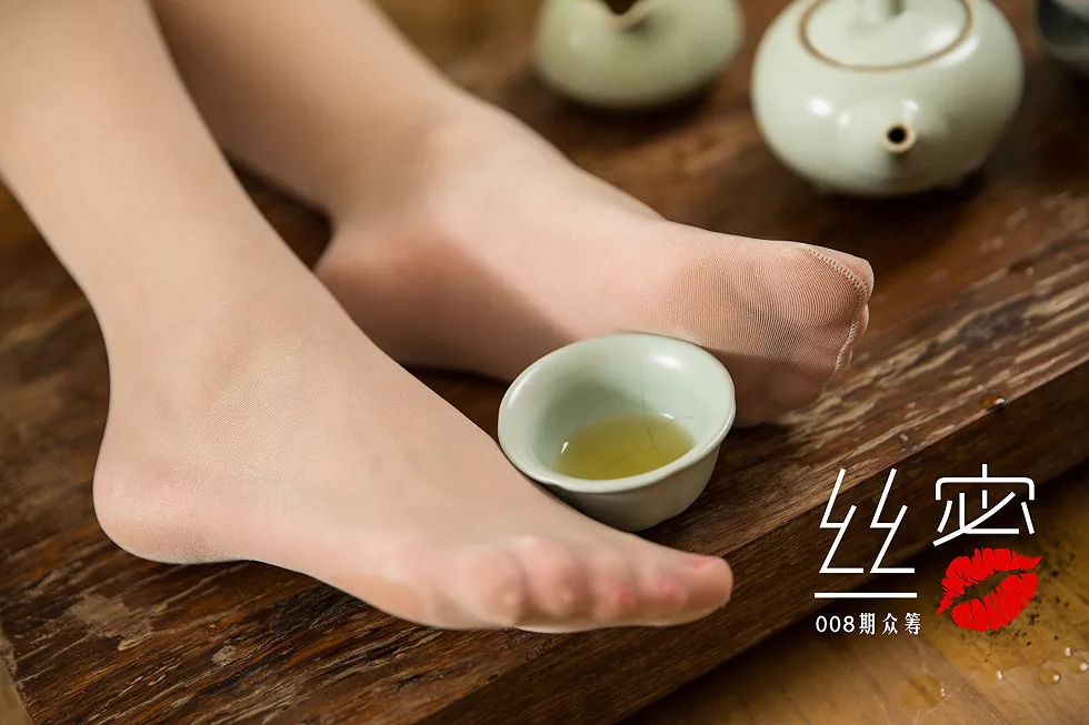 [Toutiao头条女神]No.S009_嫩模JennyR私房旗袍装配肉丝袜秀美腿玉足性感写真59P