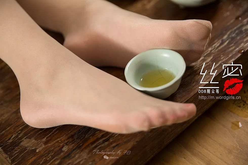 [Toutiao头条女神]No.S009_嫩模JennyR私房旗袍装配肉丝袜秀美腿玉足性感写真59P