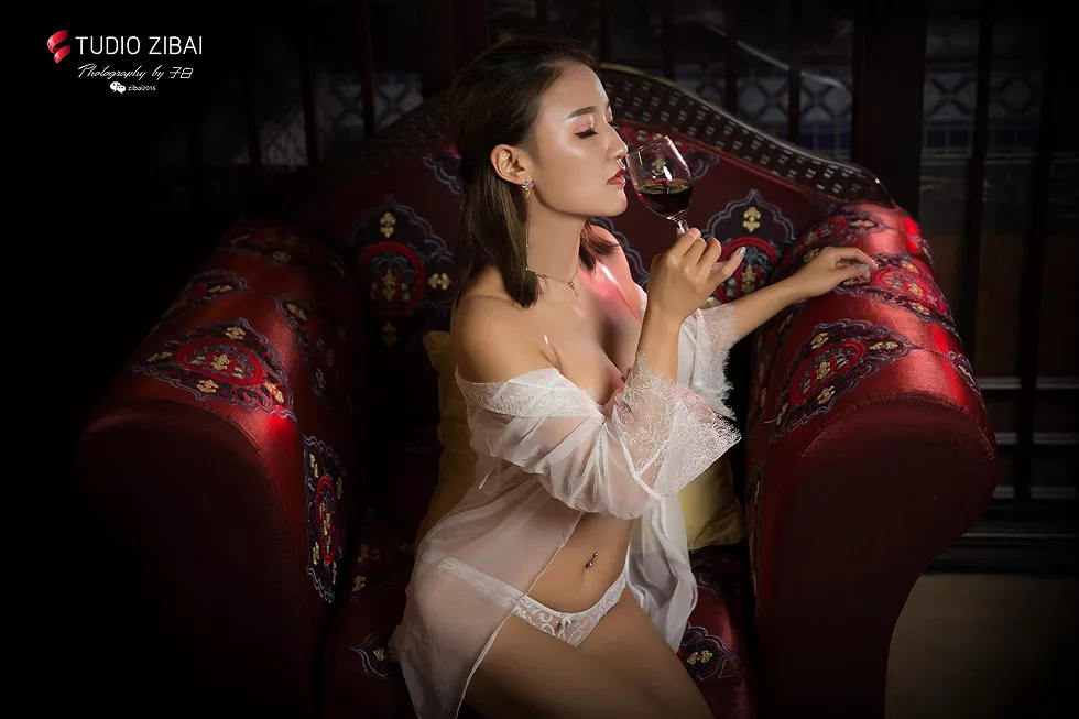 [Toutiao头条女神]No.765_嫩模Lily私房白色蕾丝薄纱情趣内衣秀火辣身材诱惑写真20P
