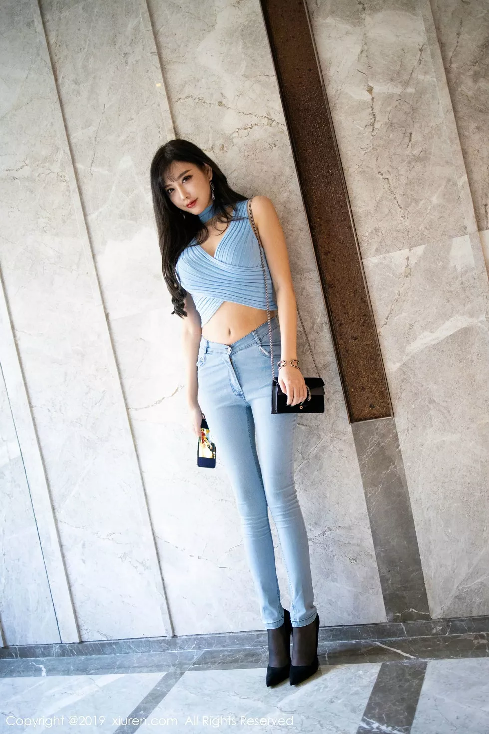 XiuRen第1810期_女神杨晨晨sugar私房半脱牛仔裤露超薄无内黑丝翘臀诱惑写真106P