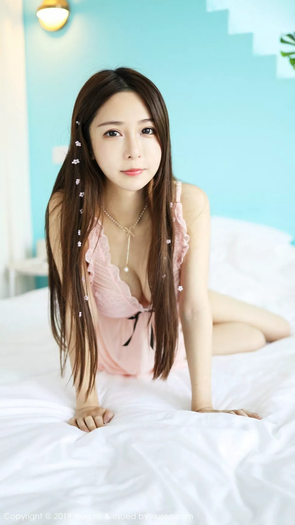[MyGirl美媛馆]Vol.399_嫩模luna张静燕私房粉色蕾丝睡衣秀翘臀撩人诱惑写真44P