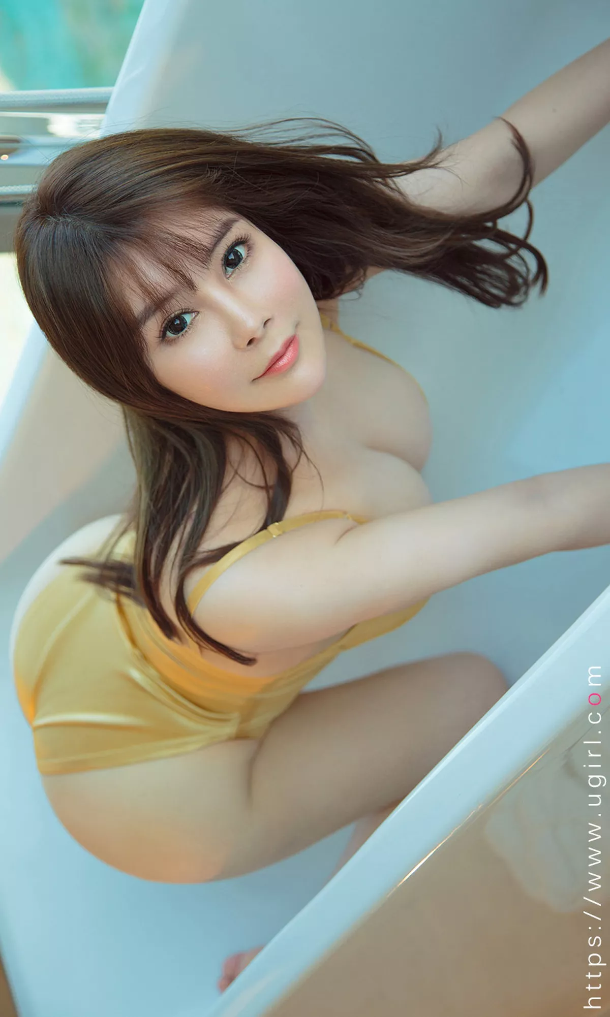 [Ugirls爱尤物]No.1659_嫩模雪千寻私房黑色情趣内衣配吊带黑丝撩人诱惑写真35P