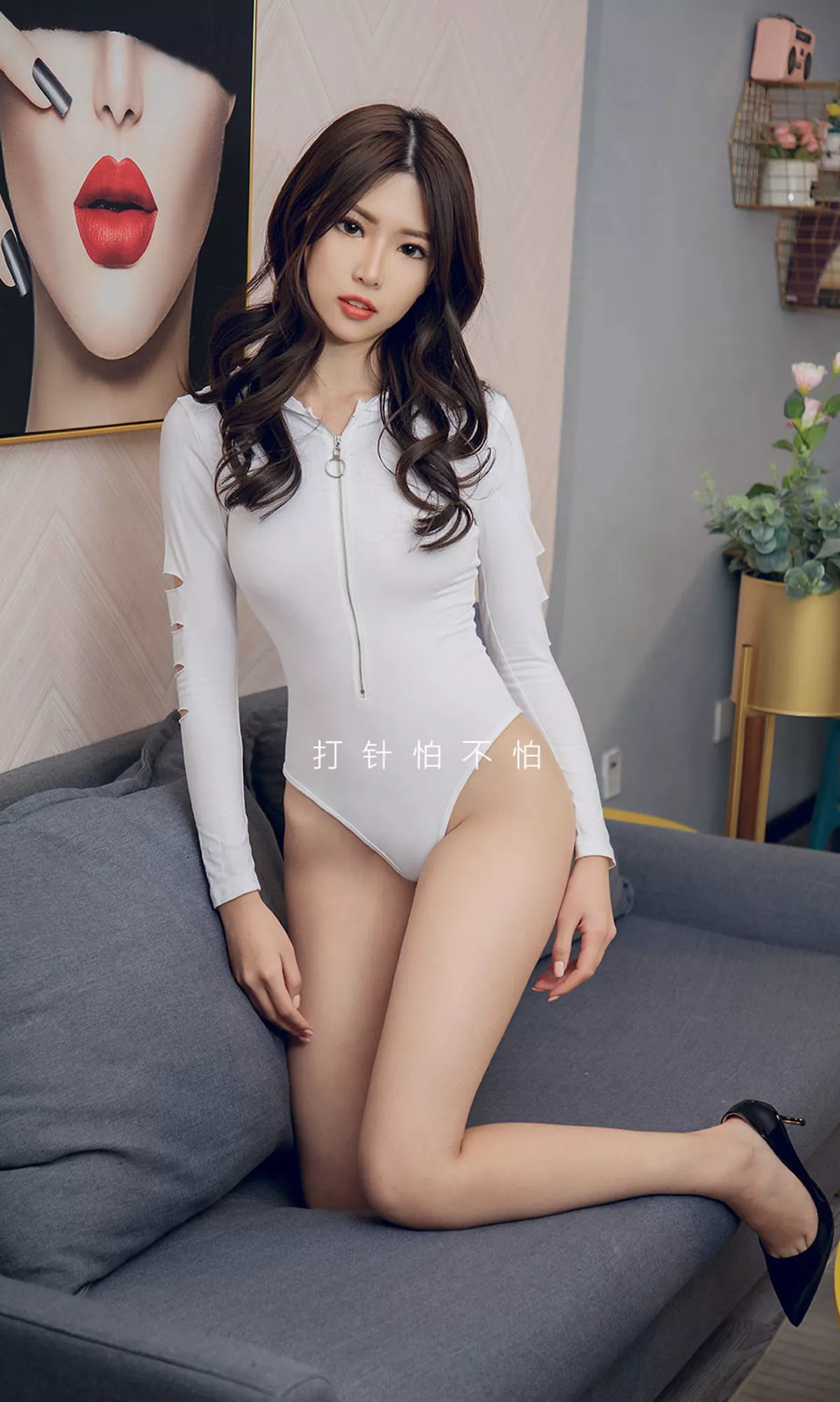 [Ugirls爱尤物]No.1662_嫩模菁君私房性感红色内衣+高叉连体衣秀完美身材诱惑写真35P