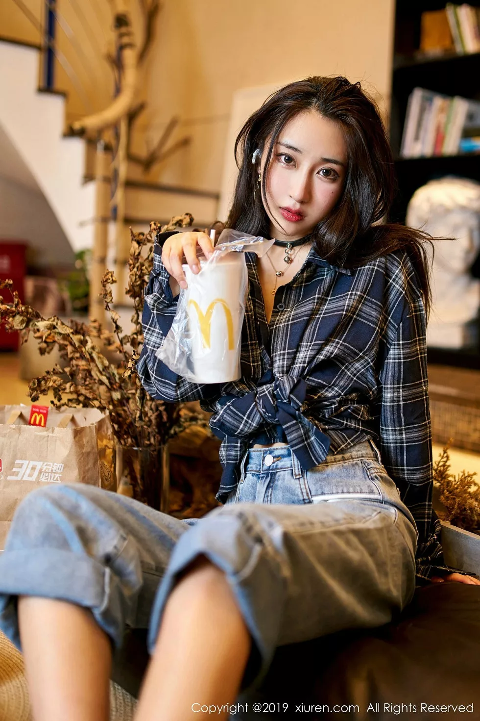XiuRen第1847期_嫩模Betty林子欣私房黑色三点式内衣秀火辣身材魅惑写真42P