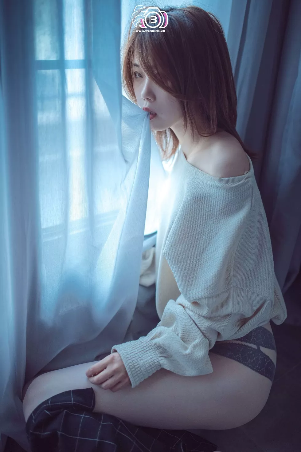[Toutiao头条女神]No.776_嫩模李温柔私房黑短裙配超薄肉丝裤袜撩人诱惑写真40P