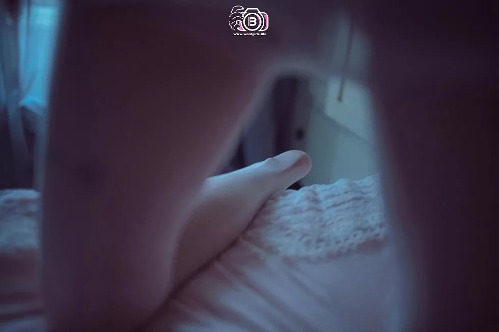 [Toutiao头条女神]No.776_嫩模李温柔私房黑短裙配超薄肉丝裤袜撩人诱惑写真40P