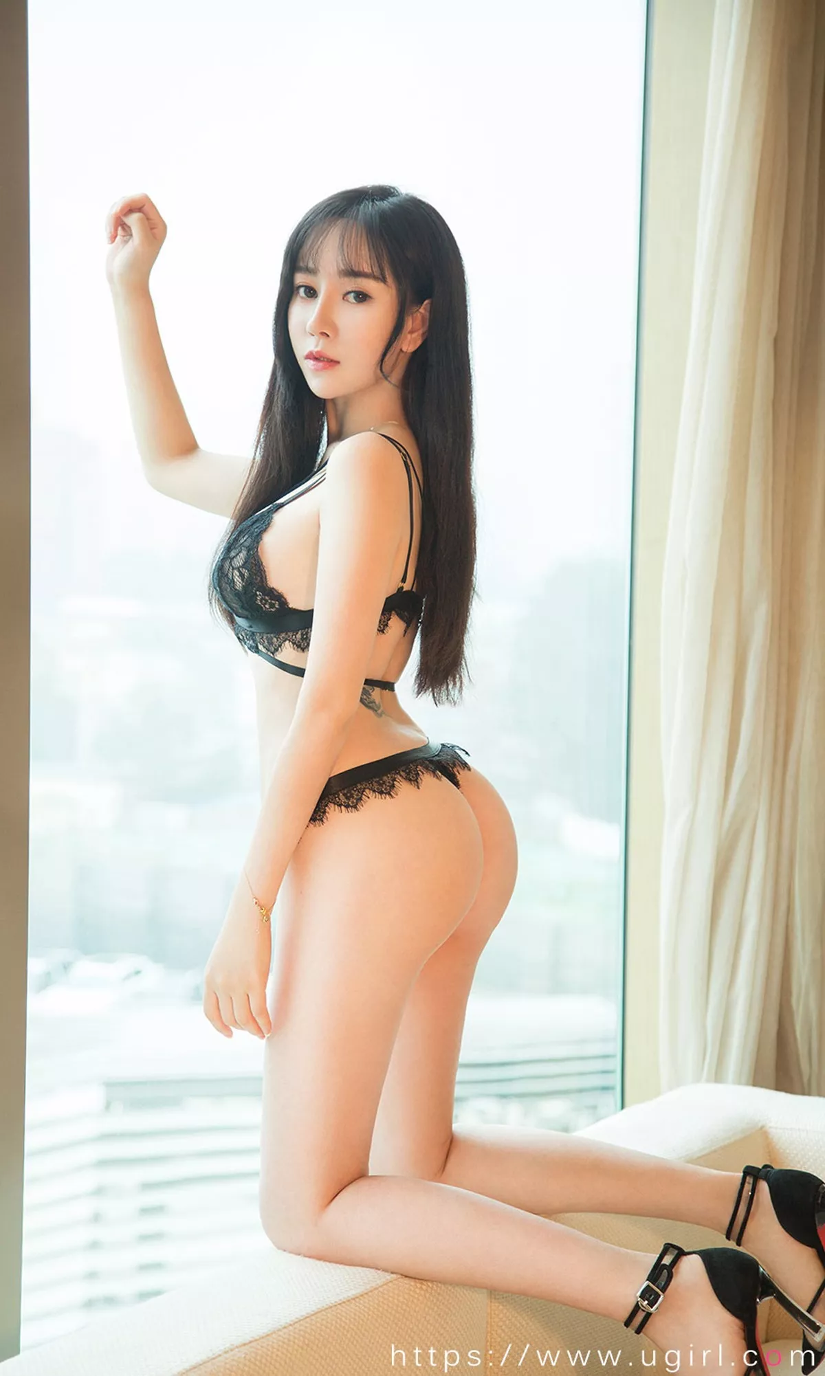 [Ugirls爱尤物]No.1775_嫩模小雨私房黑色蕾丝情趣内衣秀完美身材惹火诱惑写真35P