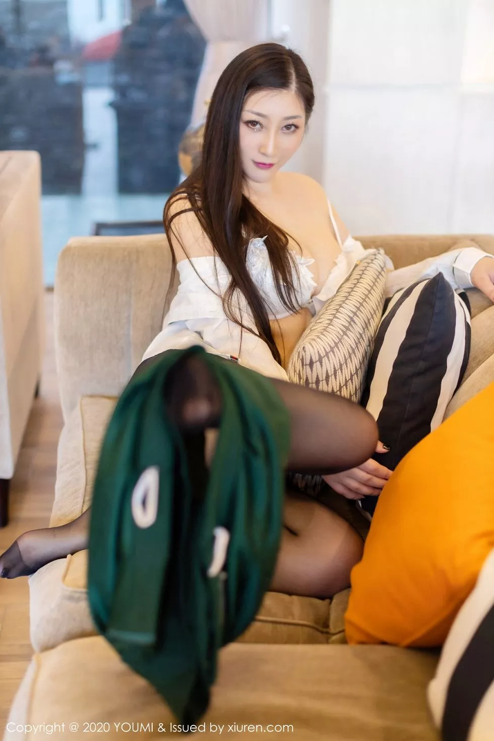 [YouMi尤蜜荟]Vol.454_女神妲己普吉岛旅拍私房内衣极致黑丝秀丰乳肥臀诱惑写真93P
