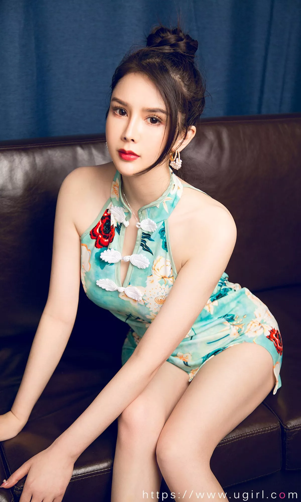 [Ugirls爱尤物]No.1818_嫩模李丽莎私房花色高叉旗袍秀完美身材性感写真35P