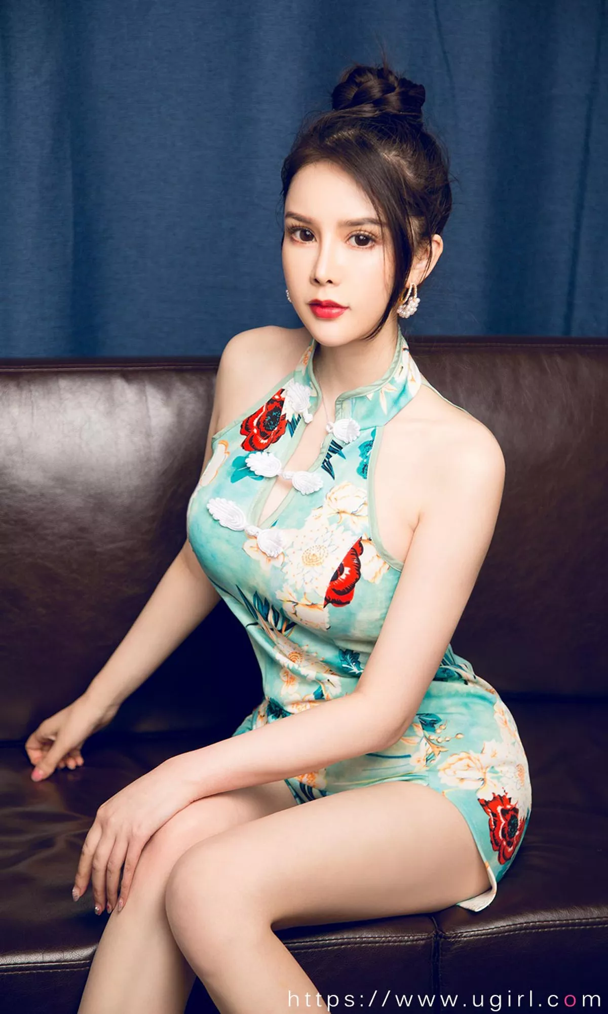 [Ugirls爱尤物]No.1818_嫩模李丽莎私房花色高叉旗袍秀完美身材性感写真35P