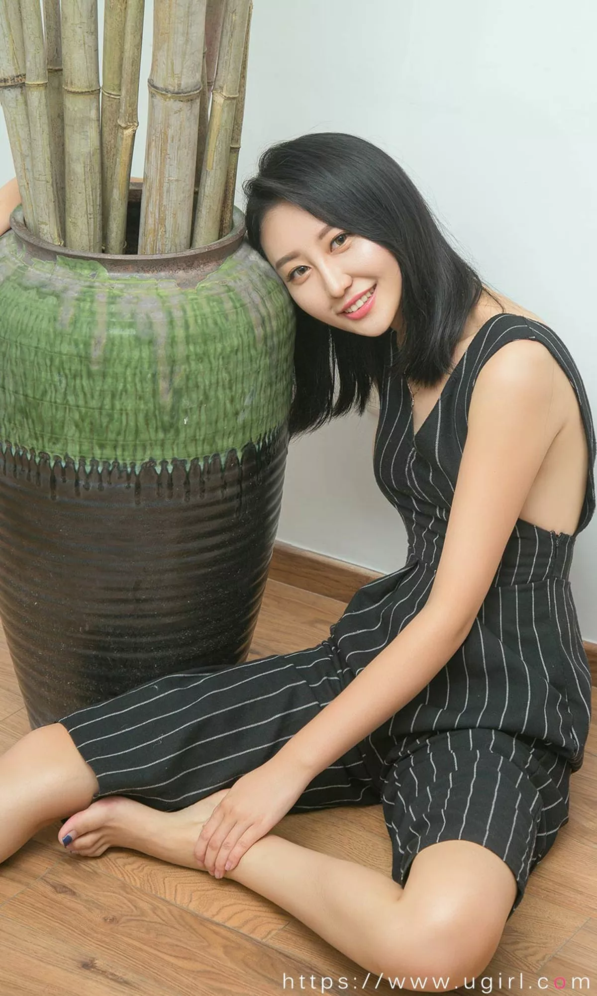 [Ugirls爱尤物]No.1845_嫩模娇娇私房黑色连身裙秀完美身材大气迷人写真35P