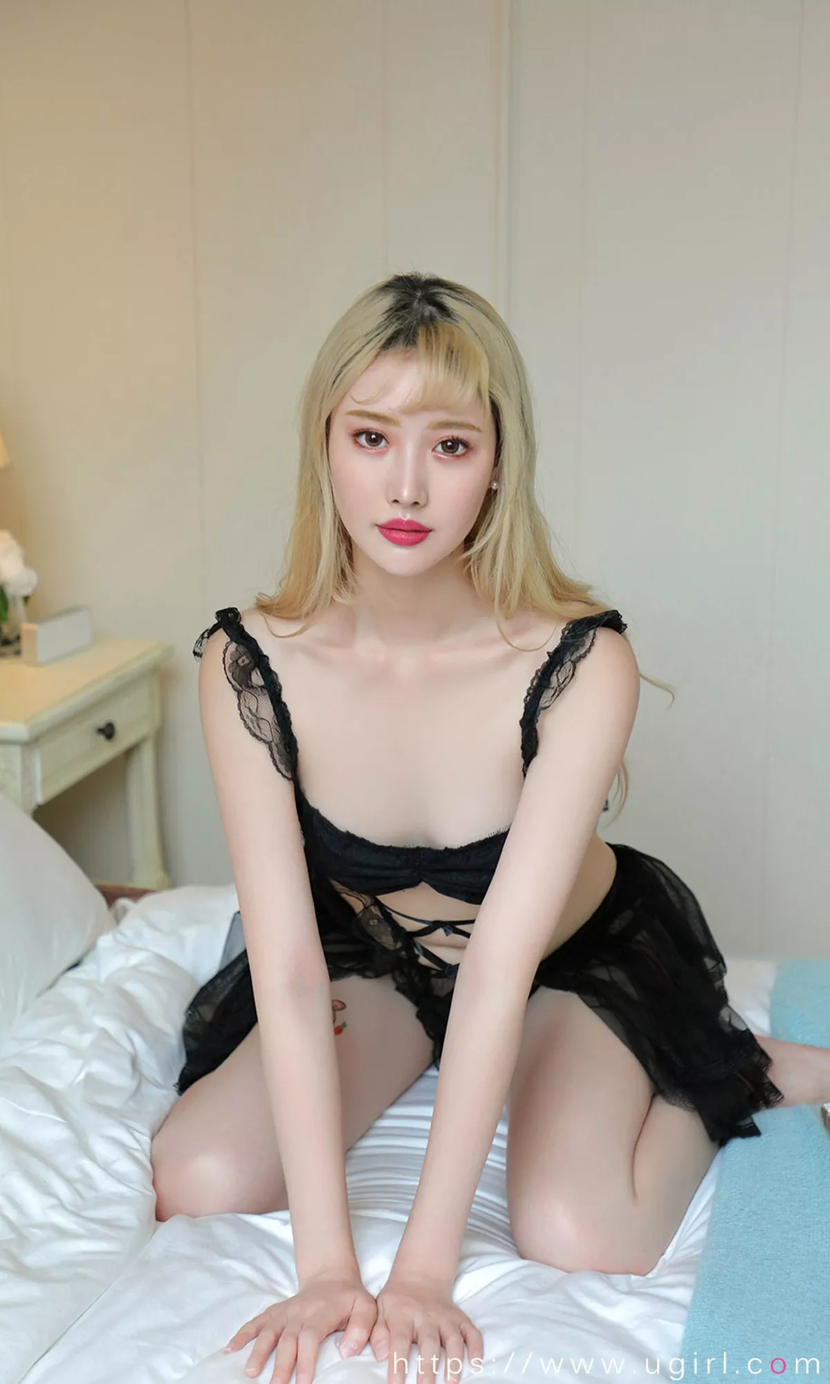 [Ugirls爱尤物]No.1864_嫩模兔哥私房黑色蕾丝情趣内衣秀火辣身材完美诱惑写真35P