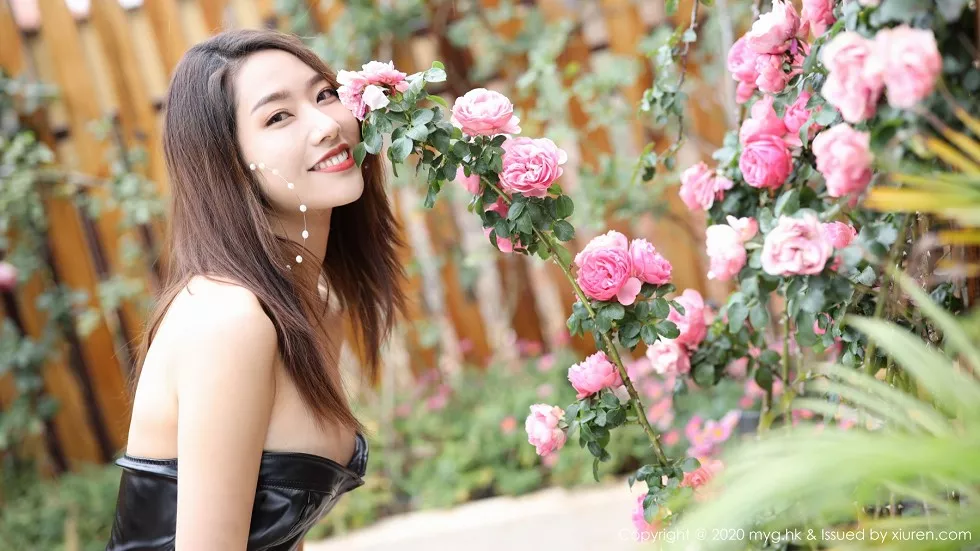 [MyGirl美媛馆]Vol.444_嫩模方子萱大理旅拍私房黑色皮质连身裙配黑丝极致魅惑写真104P