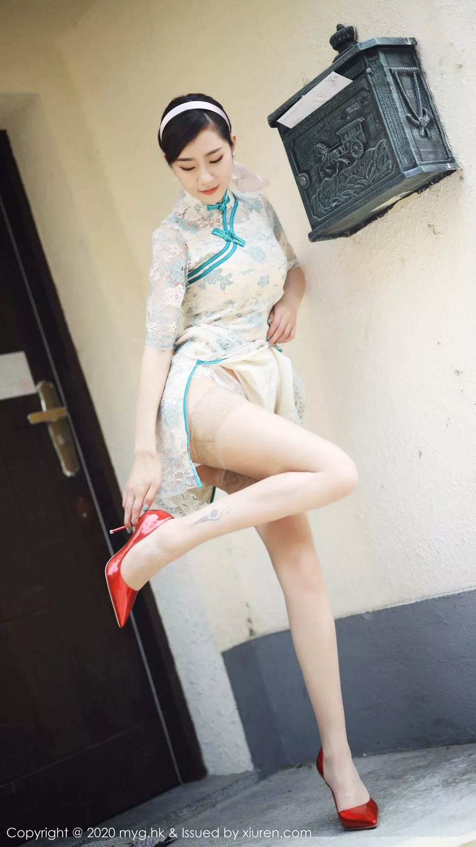 [MyGirl美媛馆]Vol.446_模特方子萱私房古韵旗袍配现代丝袜秀高挑身材诱惑写真105P