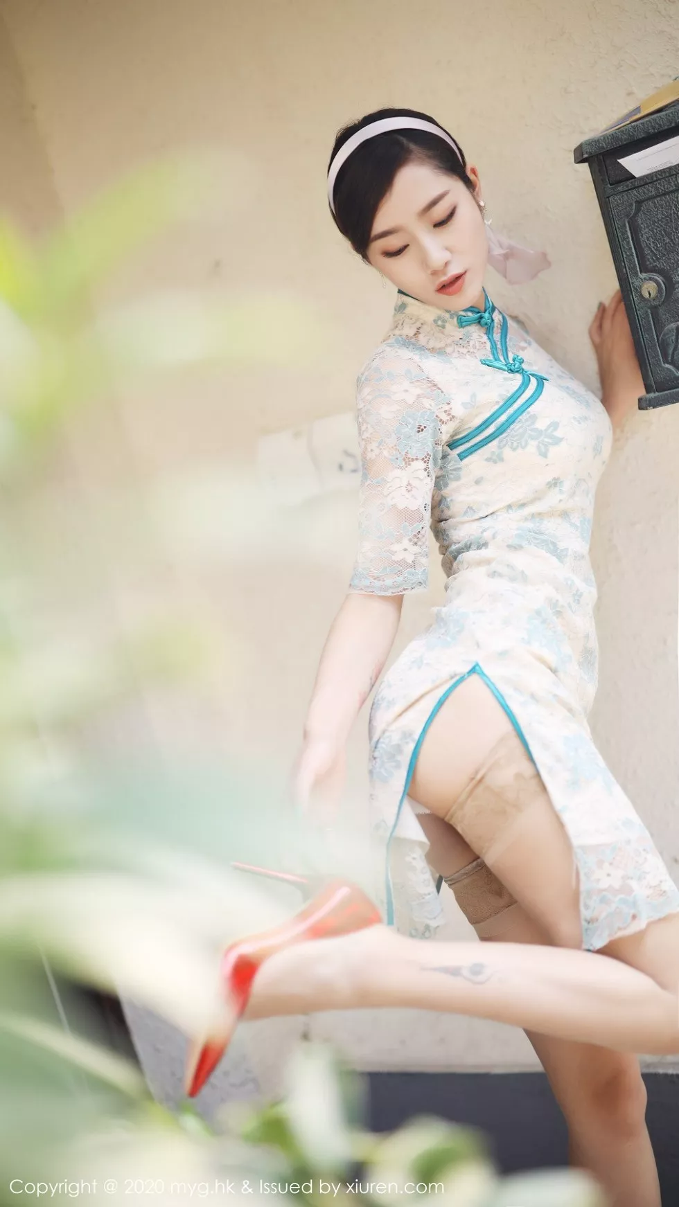 [MyGirl美媛馆]Vol.446_模特方子萱私房古韵旗袍配现代丝袜秀高挑身材诱惑写真105P