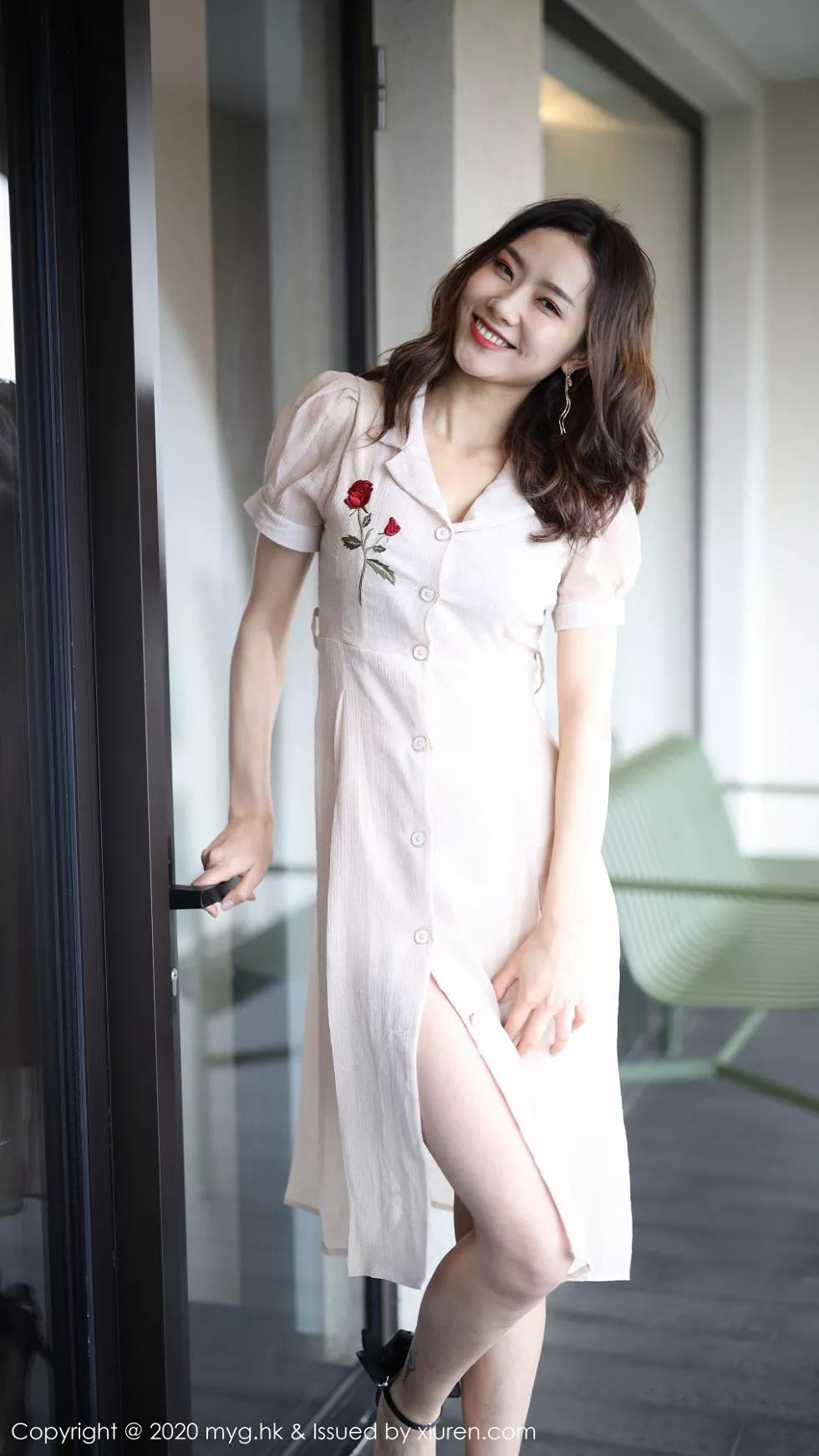 [MyGirl美媛馆]Vol.447_嫩模方子萱大理旅拍私房典雅长裙半脱秀完美身材诱惑写真92P
