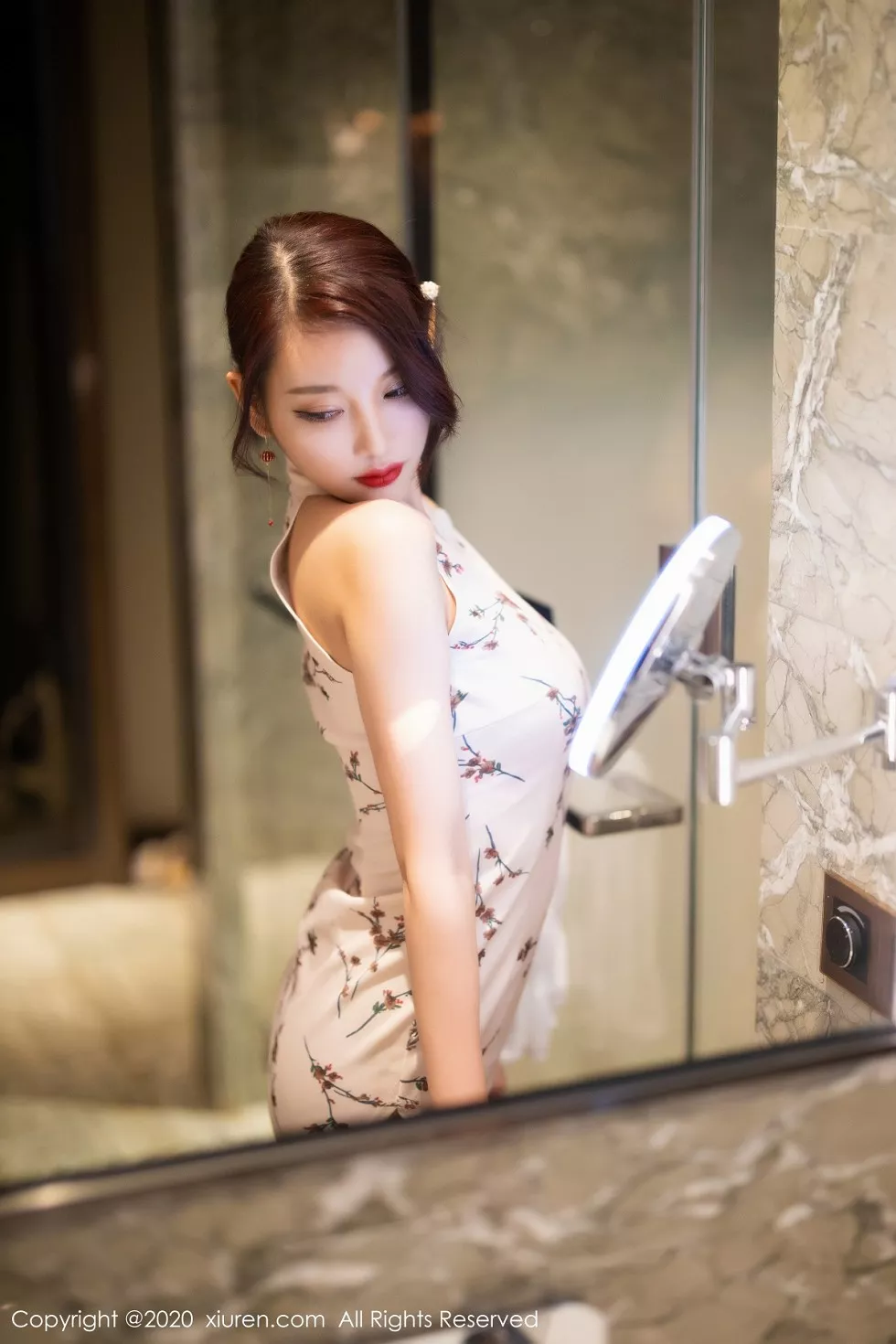 XiuRen第2487期_女神杨晨晨sugar私房古韵旗袍配肉丝裤袜秀完美身材诱惑写真102P