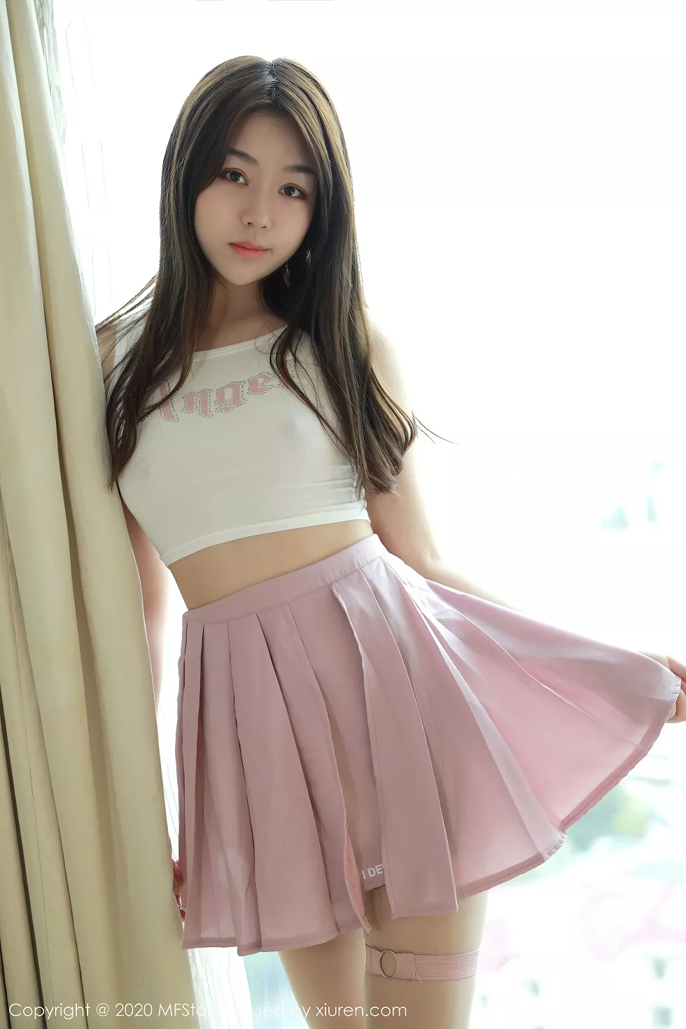 [MFStar模范学院]Vol.384_嫩模梦梵私房吊带内衣配粉色短裙秀完美身材诱惑写真43P