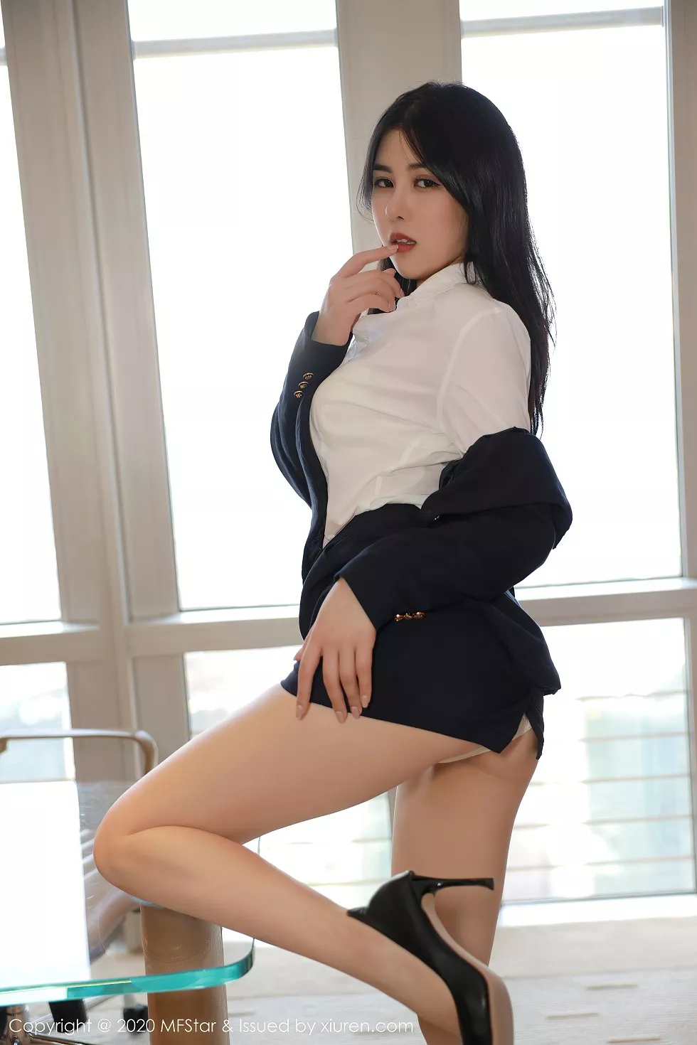 [MFStar模范学院]Vol.385_嫩模韩静安经典职业秘书OL主题撩裙露性感翘臀诱惑写真61P