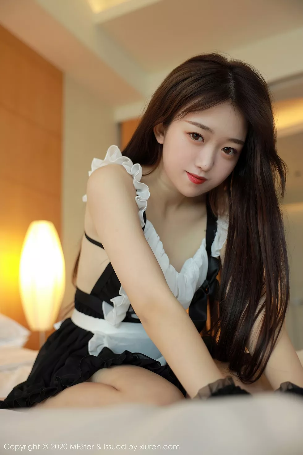 [MFStar模范学院]Vol.387_新人嫩模小奶瓶呜鸣私房真空女仆装半撩露翘臀诱惑写真66P