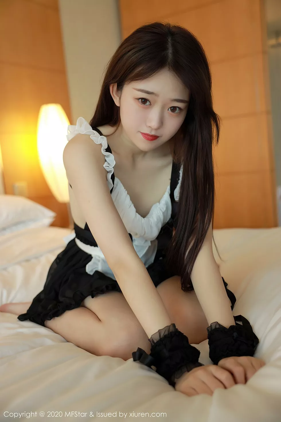 [MFStar模范学院]Vol.387_新人嫩模小奶瓶呜鸣私房真空女仆装半撩露翘臀诱惑写真66P