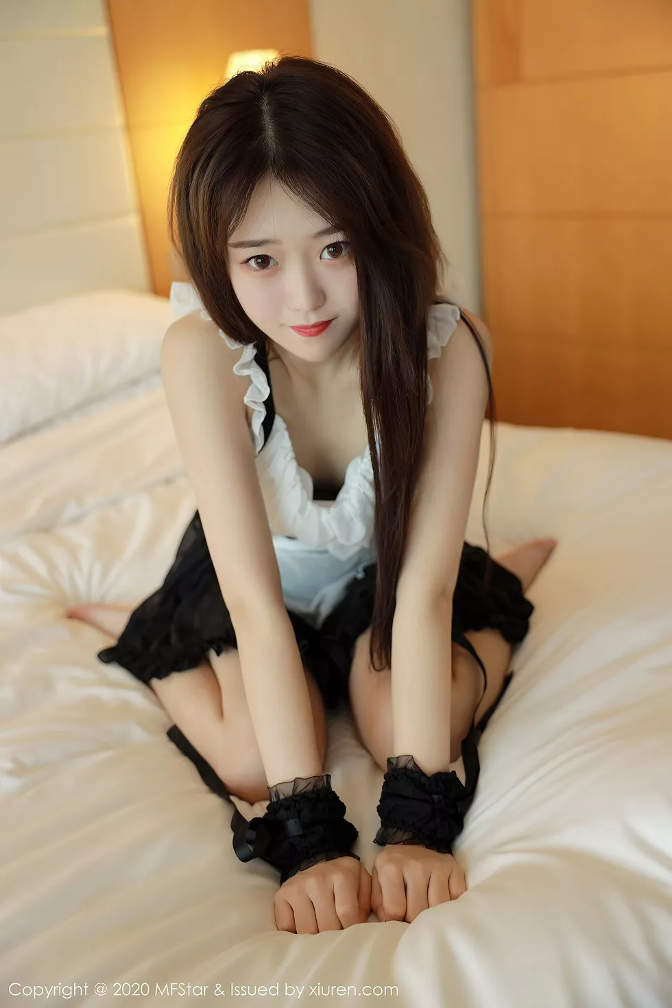 [MFStar模范学院]Vol.387_新人嫩模小奶瓶呜鸣私房真空女仆装半撩露翘臀诱惑写真66P