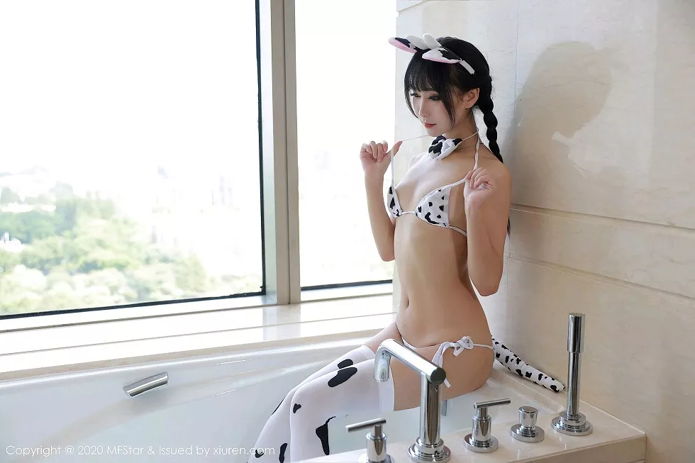 [MFStar模范学院]Vol.382_嫩模小果冻儿jelly牛奶三点式内衣秀完美身材诱惑写真60P