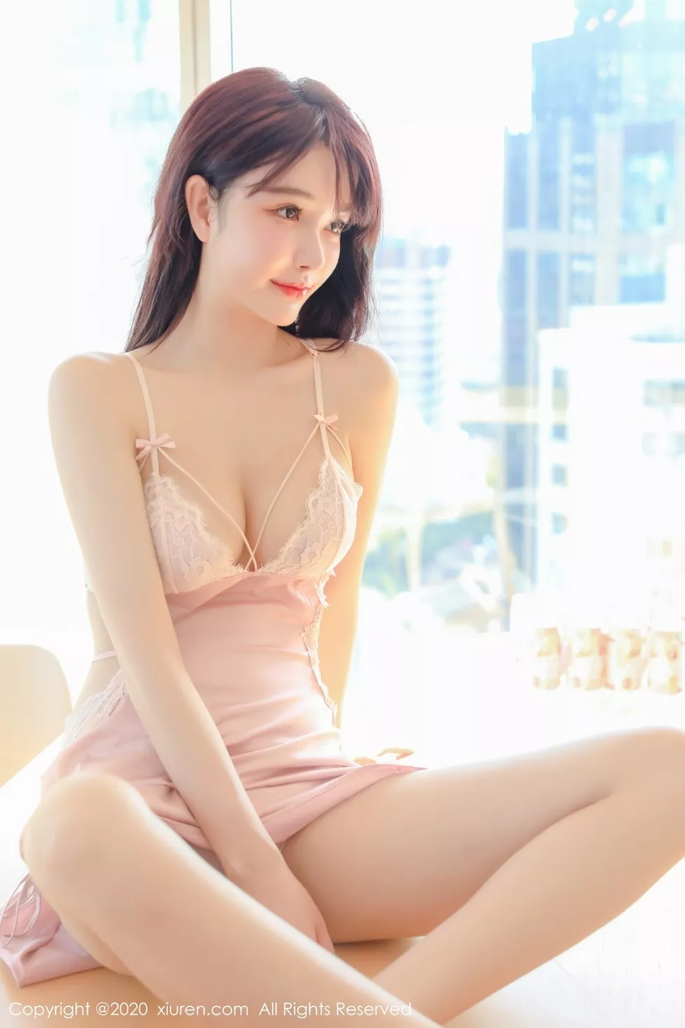 XiuRen第2666期_嫩模南初妹妹私房粉色吊带蕾丝睡衣秀完美身材雪白娇嫩诱惑写真44P